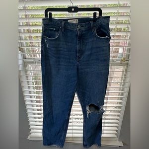 Abercrombie and Fitch Boyfriend Jeans Size 32 Curve Love